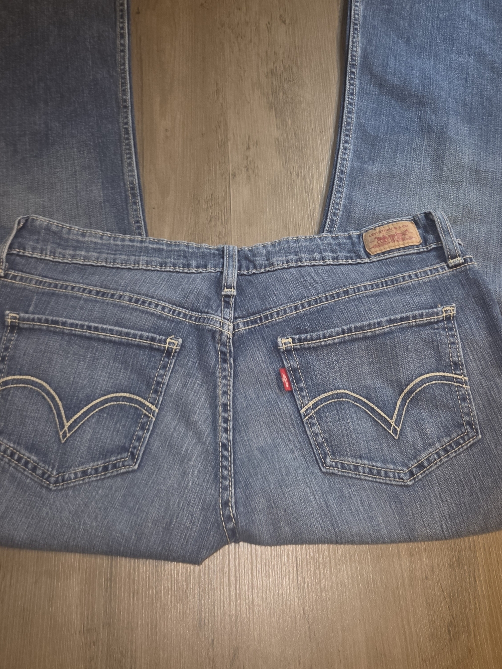 Levis Superlow 518 Bootcut Low Rise Jeans Medium Wash Size 9 S/C Short - Picture 9 of 9